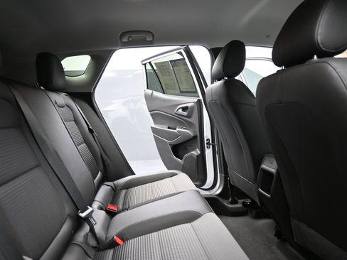 Certified 2025 Chevrolet Trax LT w/ Driver Confidence Package image 18