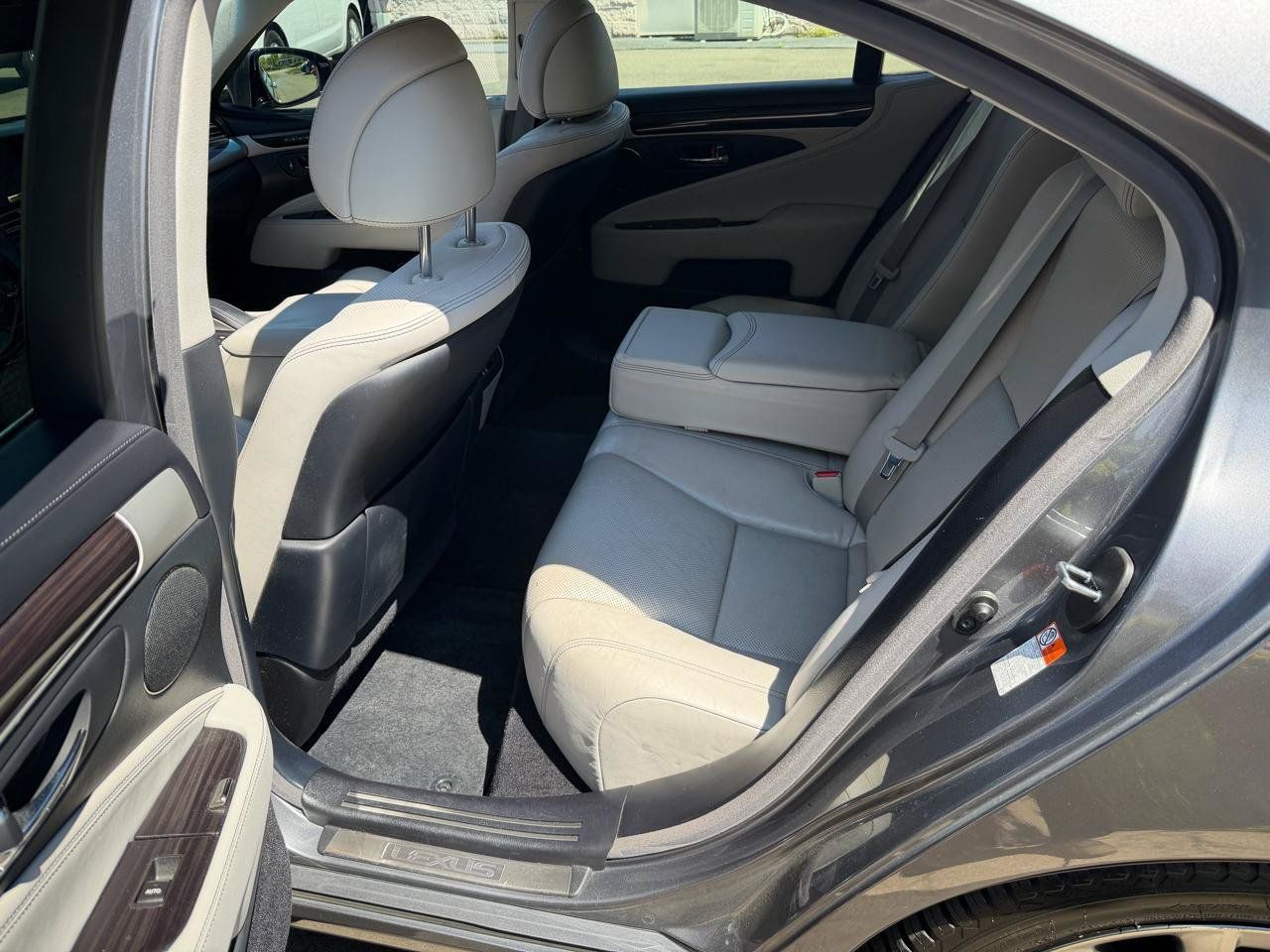 Used 2016 Lexus LS 460 w/ Comfort Package RWD image 6