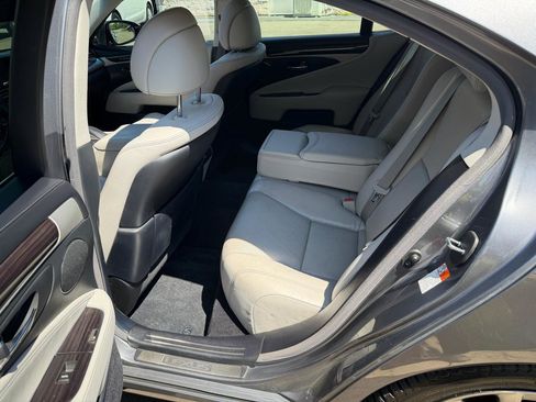 Used 2016 Lexus LS 460 Luxury w/ Comfort Package RWD image 6