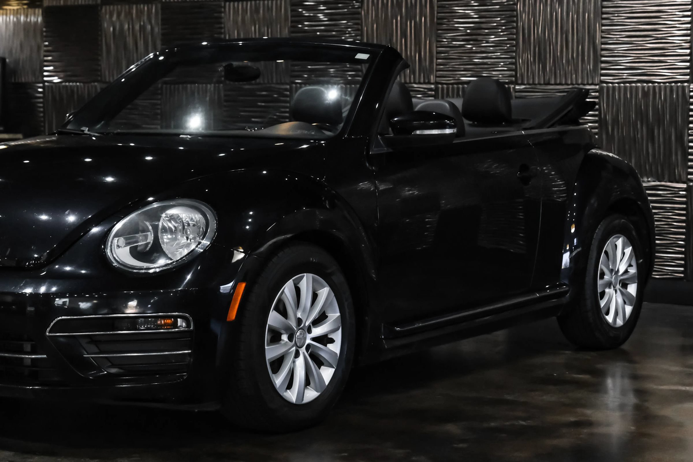 Used 2018 Volkswagen Beetle 2.0T Coast FWD image 13