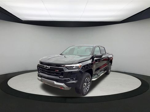 Used 2023 Chevrolet Colorado Z71 w/ Z71 Convenience Package 2 image 4
