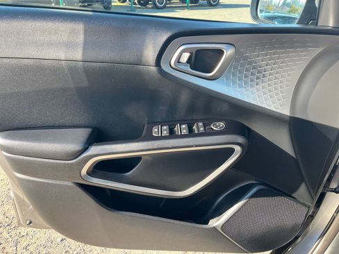 Used 2025 Kia Soul LX w/ LX Technology Package image 20