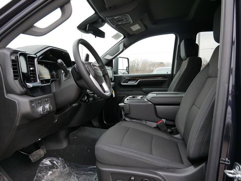New 2026 GMC Sierra 2500 SLE w/ SLE Value Package; AWD/4WD image 8