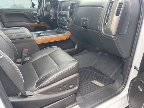 Used 2018 Chevrolet Silverado 2500 High Country w/ Duramax Plus Package image 9