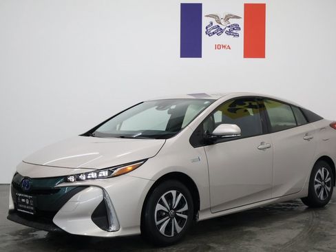 Used 2018 Toyota Prius Prime Premium image 8