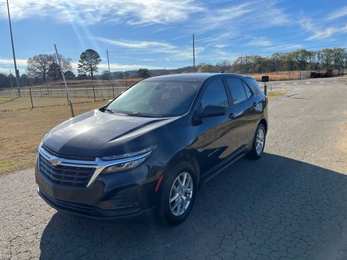 Used 2022 Chevrolet Equinox LS w/ LS Convenience Package image 4