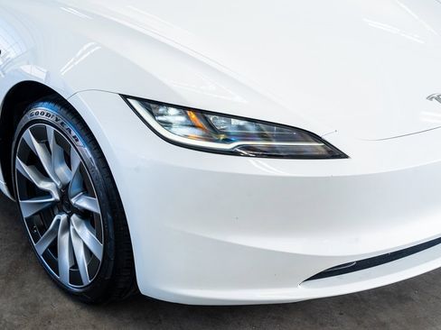 Used 2025 Tesla Model 3 Long Range image 17