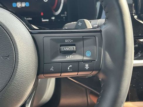 Used 2025 Nissan Pathfinder Platinum FWD image 30