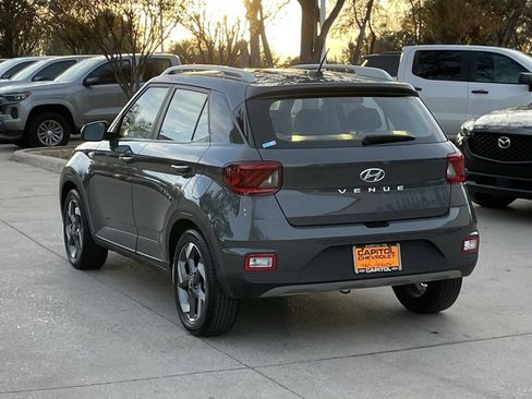 Used 2025 Hyundai Venue SEL image 4