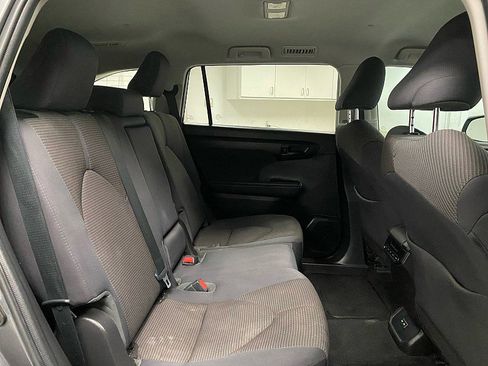 Used 2022 Toyota Highlander LE image 13