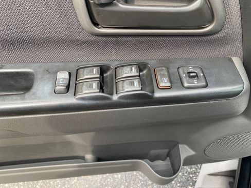 Used 2005 Chevrolet Colorado LS AWD/4WD image 12