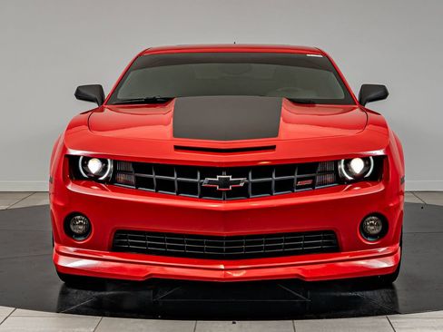 Used 2010 Chevrolet Camaro SS RWD image 2