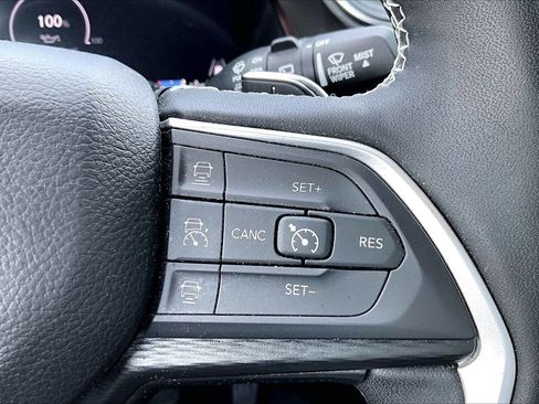 Certified 2024 Jeep Grand Cherokee Altitude AWD/4WD image 30
