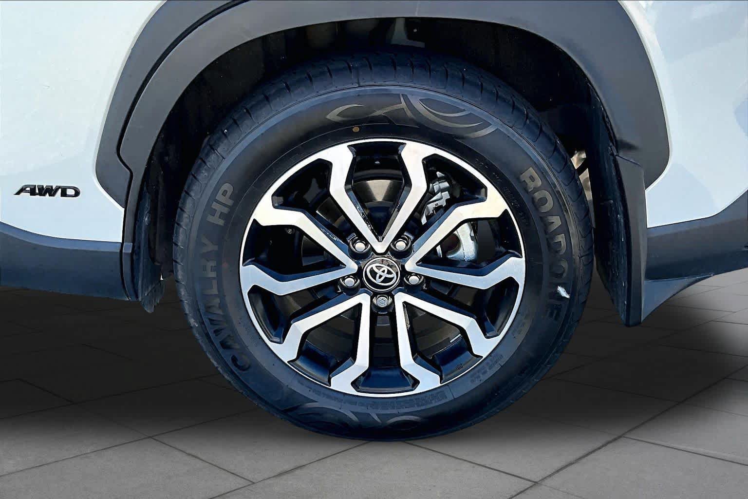 Used 2024 Toyota Corolla Cross AWD Hybrid image 10