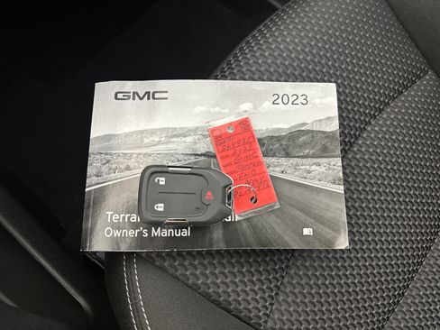 Certified 2023 GMC Terrain SLE image 30