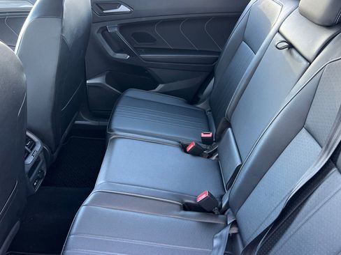Used 2022 Volkswagen Tiguan SE image 12