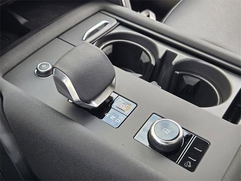 New 2025 Land Rover Discovery S image 14