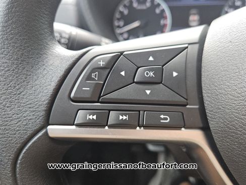 Used 2025 Nissan Sentra SV FWD image 12
