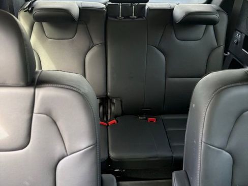 Used 2025 Kia Telluride S FWD image 19