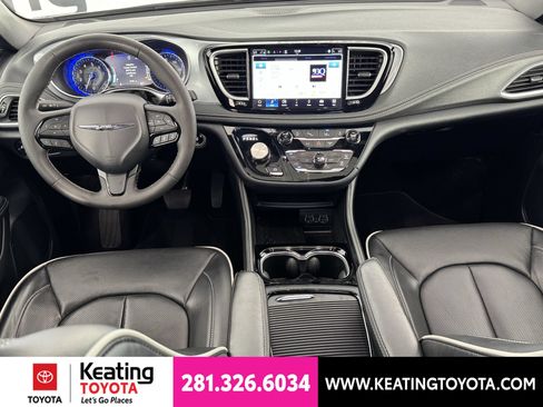 Used 2025 Chrysler Pacifica Limited FWD image 23
