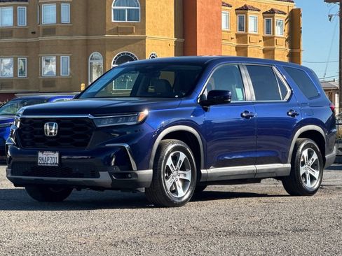Certified 2025 Honda Pilot EX-L image 8