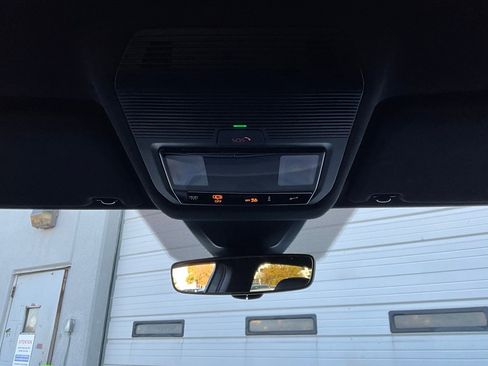 Used 2025 Volkswagen Atlas Cross Sport SE image 16