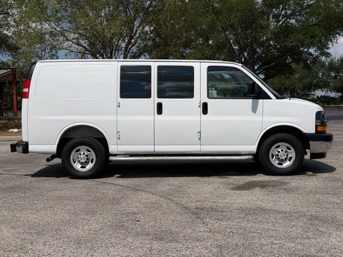 Used 2025 Chevrolet Express 2500 w/ Driver Convenience Package RWD image 7