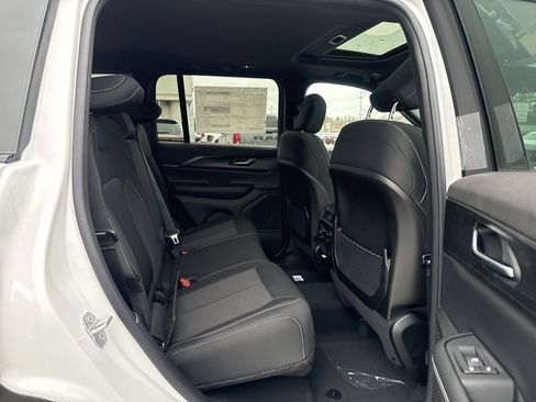 New 2026 Jeep Grand Cherokee Laredo AWD/4WD image 26