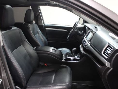 Used 2015 Toyota Highlander XLE image 26