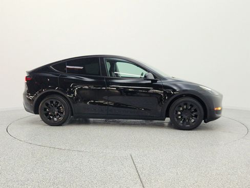 Used 2024 Tesla Model Y Long Range AWD/4WD image 4
