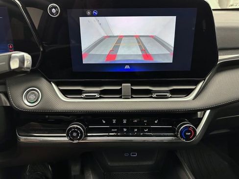 Used 2025 Chevrolet Equinox LT image 8