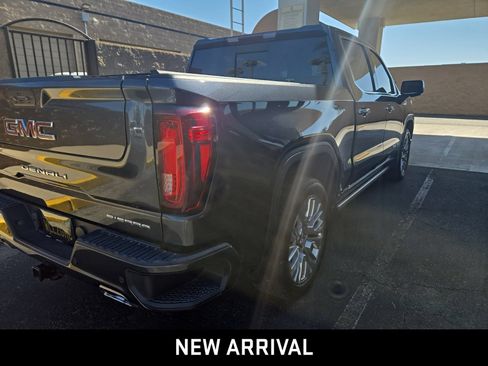 Certified 2022 GMC Sierra 1500 Denali w/ Denali Premium Package AWD/4WD image 4