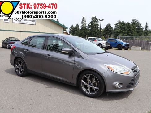 Used 2014 Ford Focus SE w/ Equipment Group 201A FWD image 11