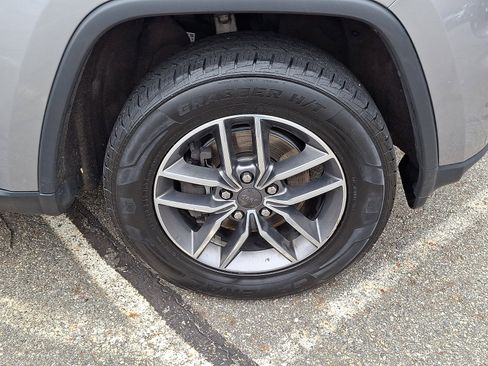 Certified 2020 Jeep Grand Cherokee Laredo w/ Quick Order Package 2BN North image 10