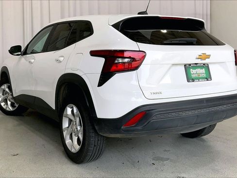 Used 2025 Chevrolet Trax LS w/ LS Convenience Package FWD image 5