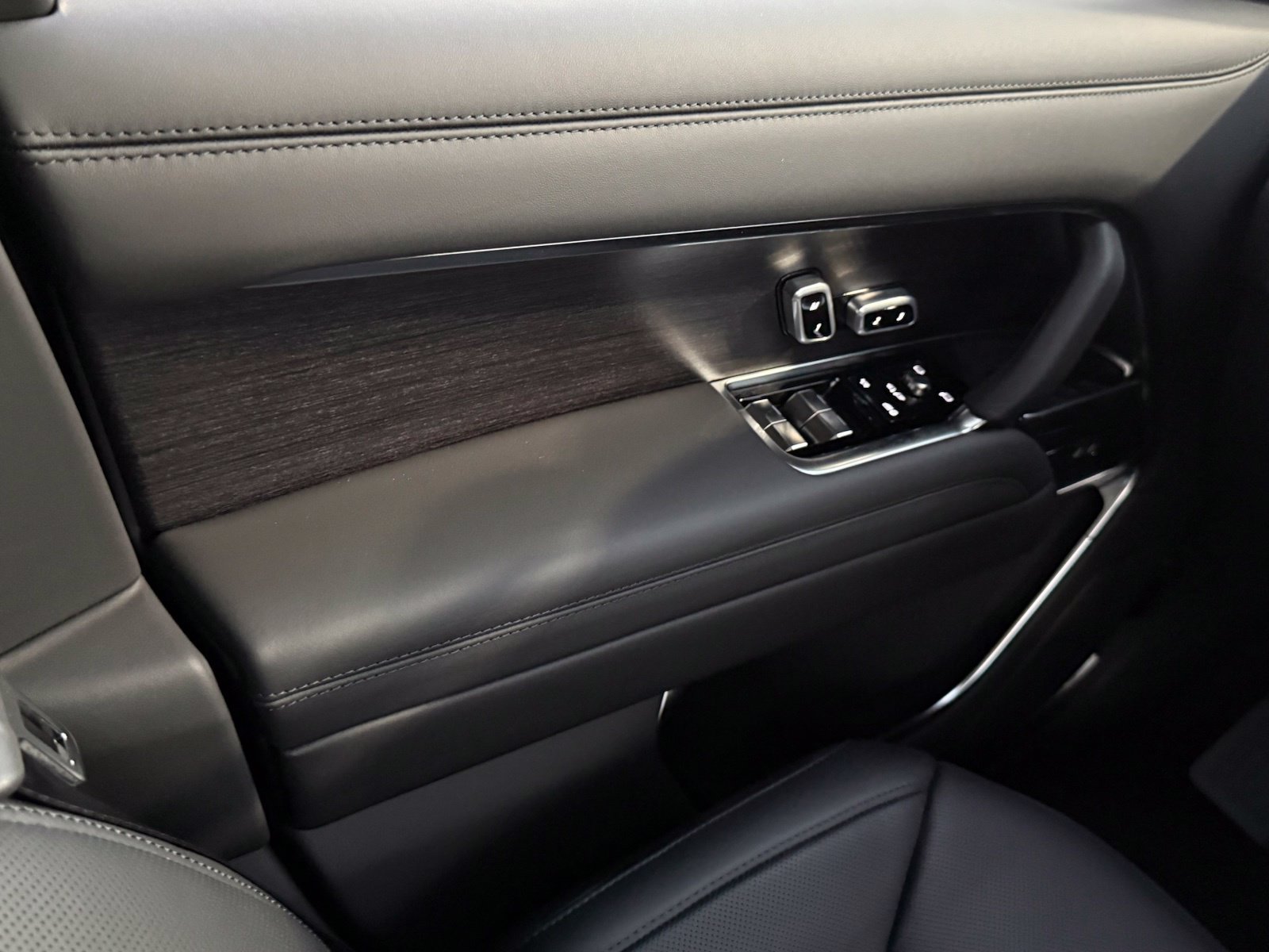 New 2027 Land Rover Range Rover SE AWD/4WD image 40