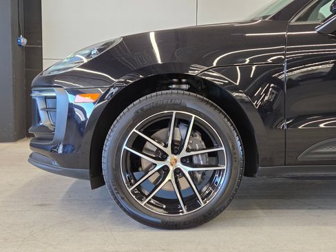 Certified 2026 Porsche Macan AWD/4WD image 9