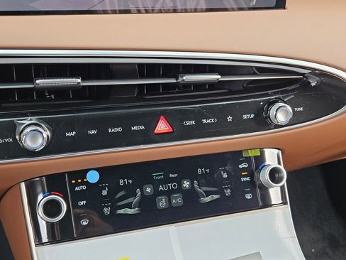 New 2026 Genesis GV70 2.5T Advanced AWD/4WD image 19