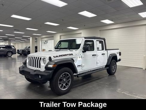 Used 2021 Jeep Gladiator Sport w/ Trailer Tow Package AWD/4WD image 3