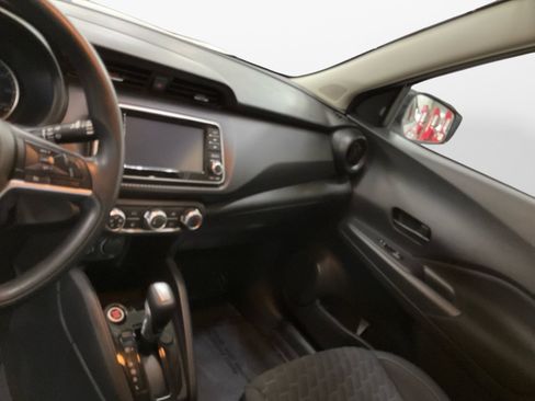 Used 2022 Nissan Kicks S image 10