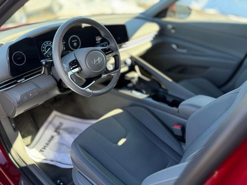 Used 2025 Hyundai Elantra SEL image 12