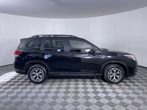 Used 2023 Subaru Forester Premium image 10