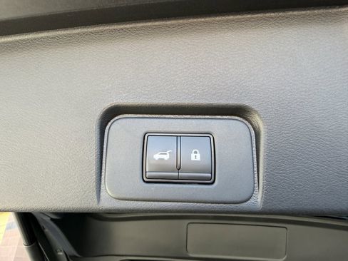Used 2025 Nissan Rogue SV AWD/4WD image 37