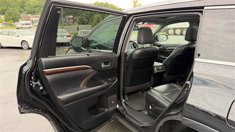 Used 2015 Toyota Highlander Limited Platinum AWD/4WD image 40