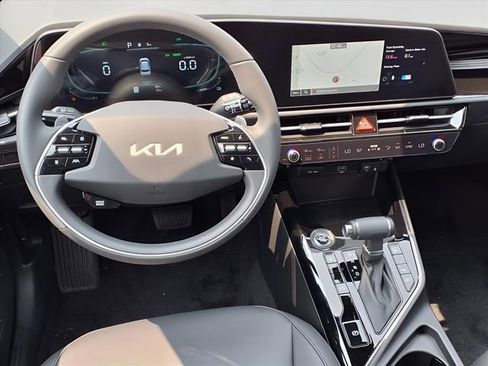New 2025 Kia Niro EX FWD image 5