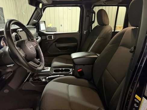 Used 2022 Jeep Gladiator Sport AWD/4WD image 13