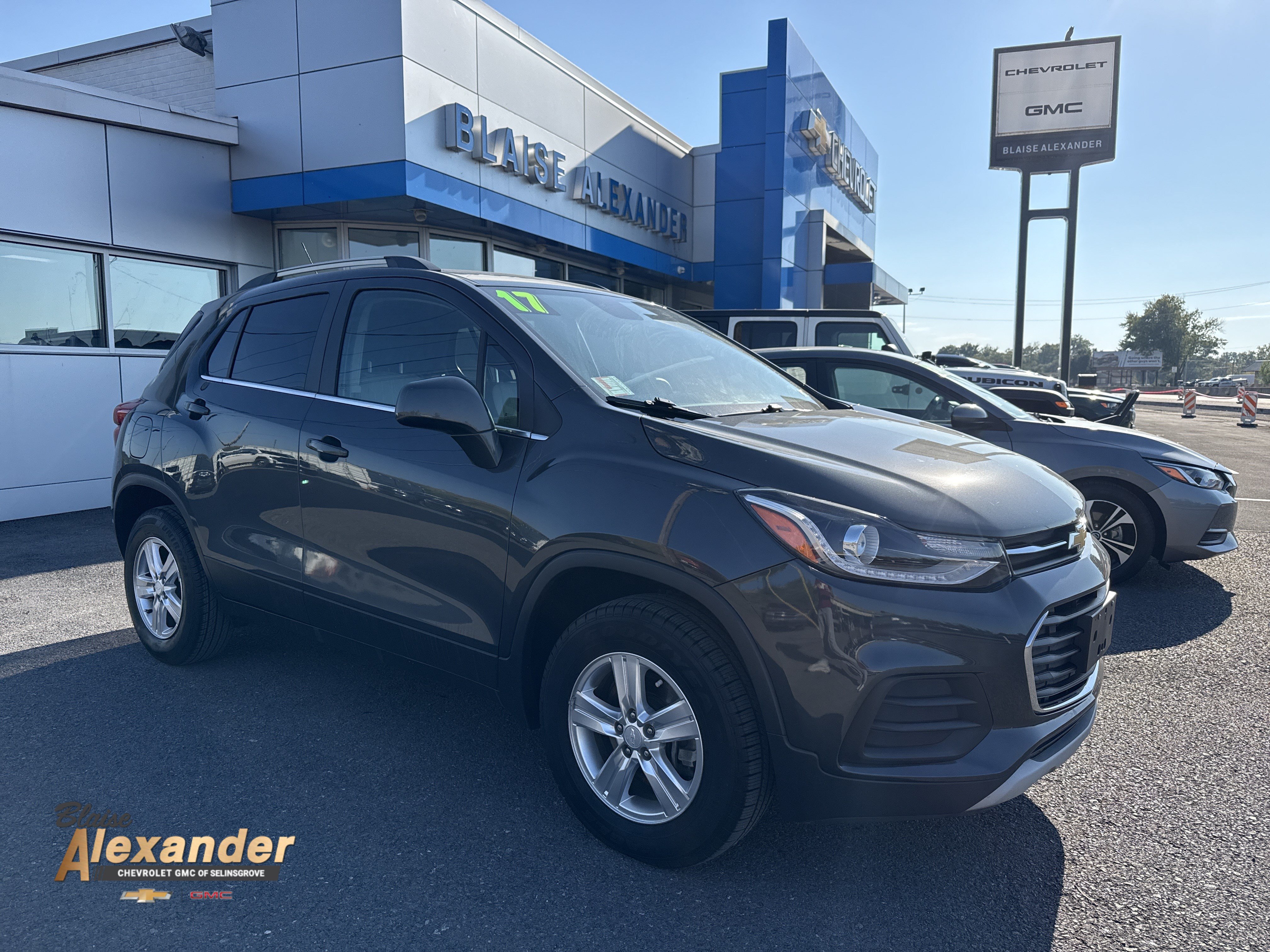 Used 2017 Chevrolet Trax LT AWD/4WD image 1