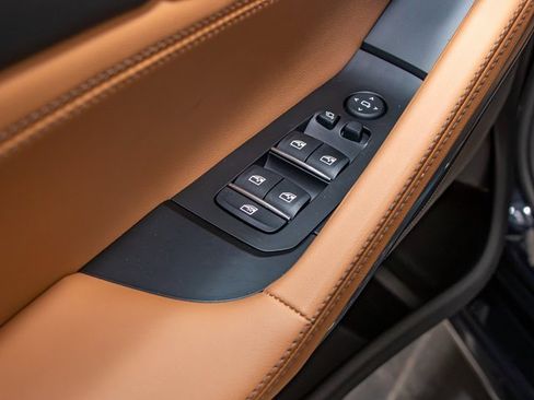 Used 2026 BMW X6 M60i w/ Executive Package image 14