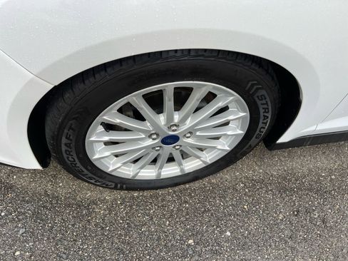 Used 2016 Ford C-MAX SEL w/ Equipment Group 301A image 9