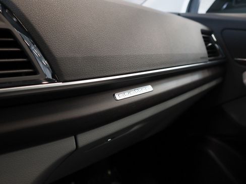 Used 2024 Audi Q5 e Premium w/ Convenience Package image 26